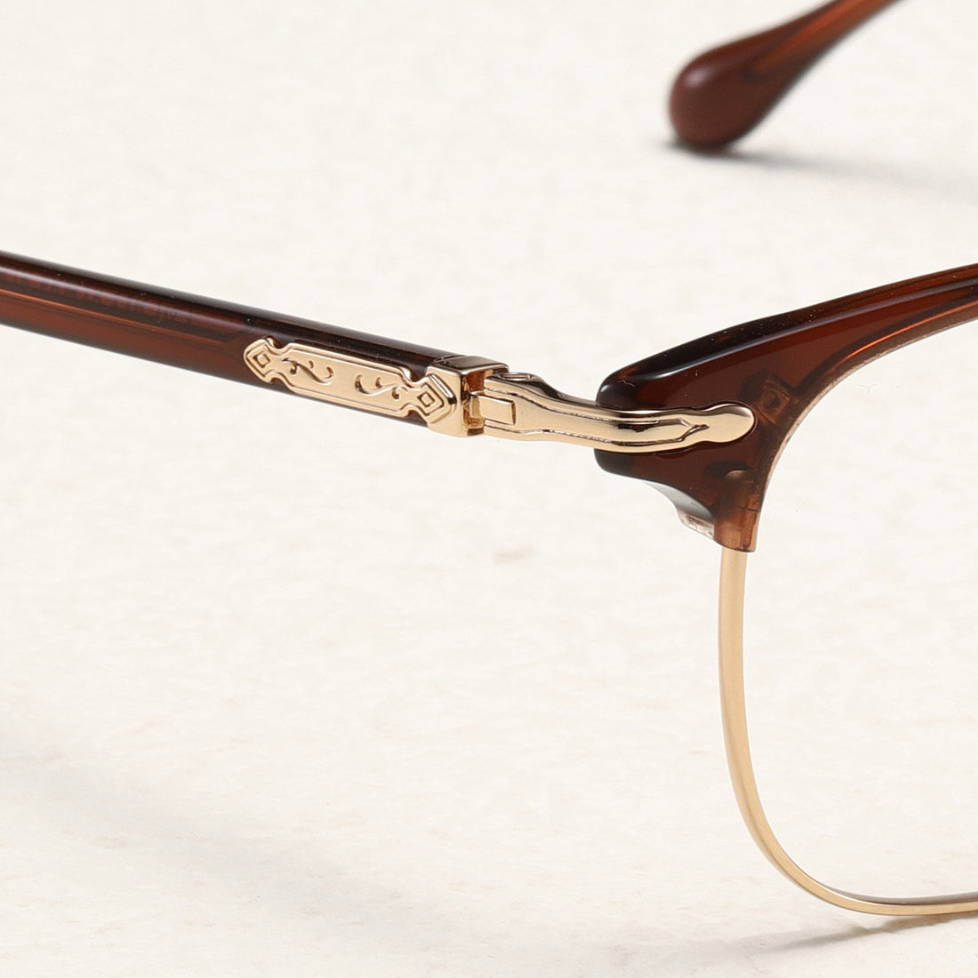 Pure Titanium Handmade Eyebrow Frame Frame Retro New Gold Capsules Sheet Metal Eyeglass Frame M2049